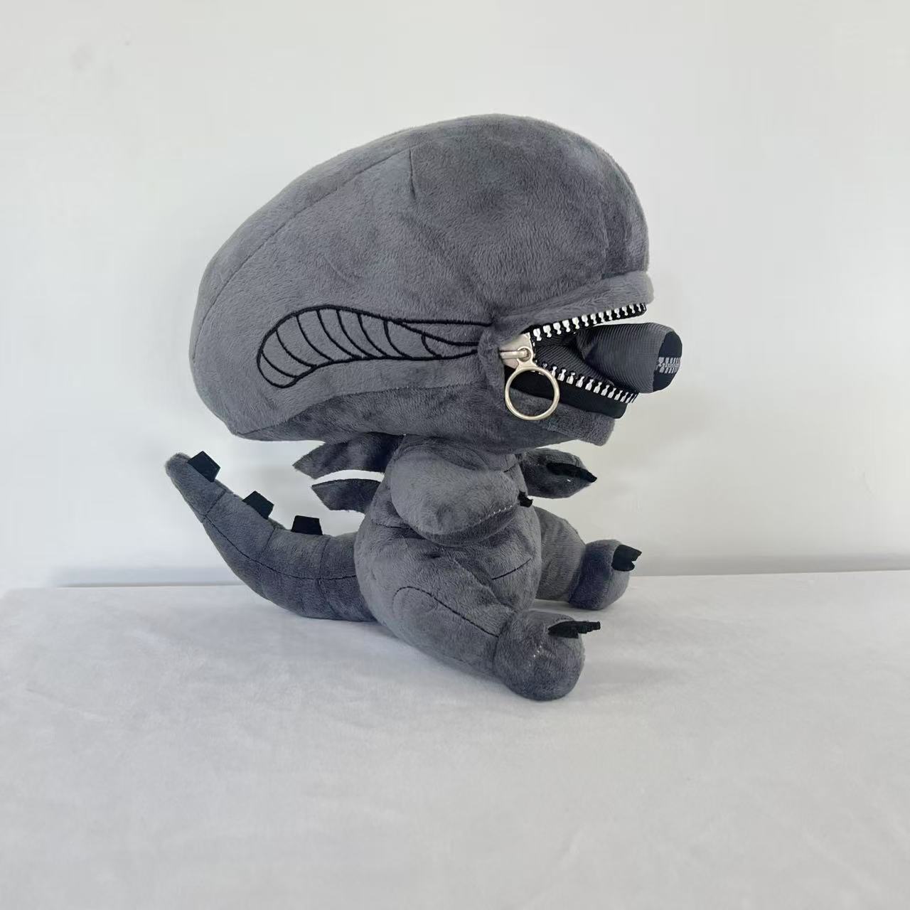 Xenomorph Kids Toys - Pluszak Xenomorf Obcy z Zamkiem Błyskawicznym,
